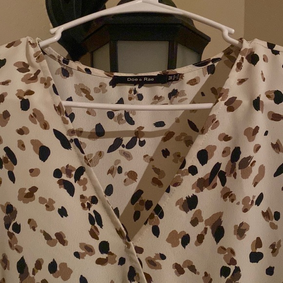 A medium, polyester, Doe and Rae dress shirt with V-neck and ruffled sleeves - Picture 5 of 6